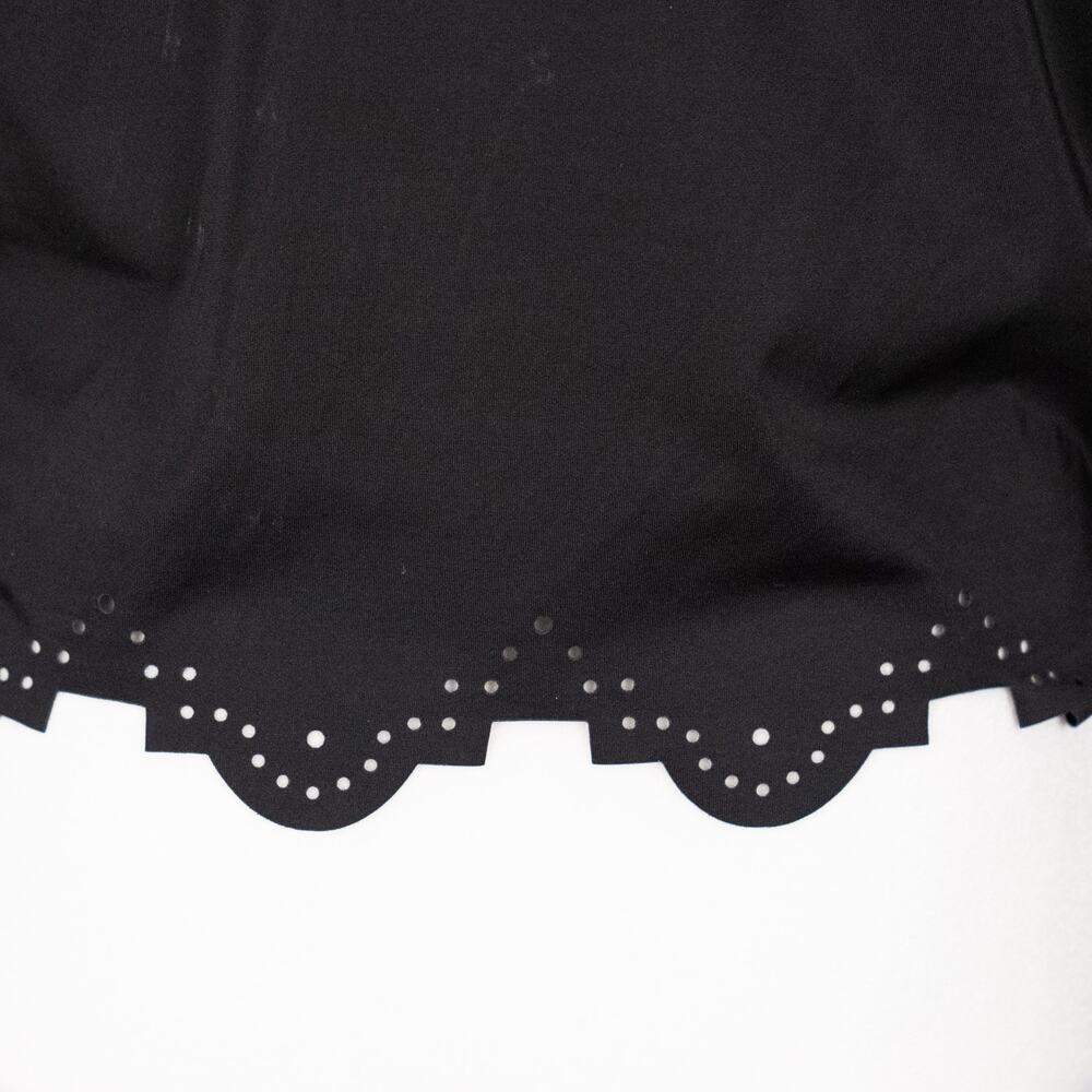 Beyond Yoga Women's Cruz Scalloped Crop Top Size LARGE Black Laser Cut Hem - Picture 5 of 7